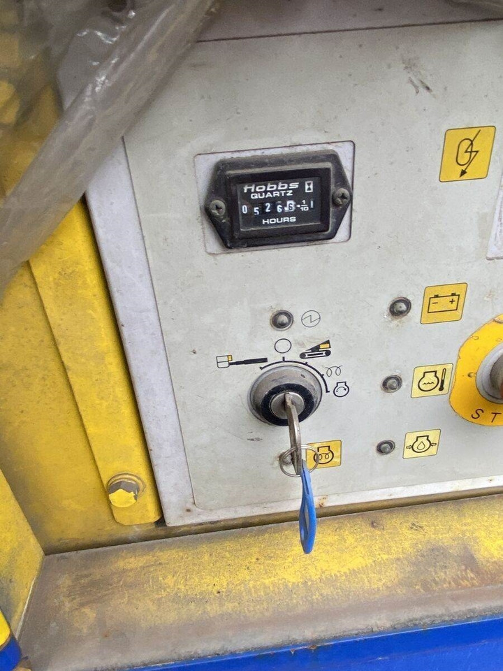 Aichi SR 182  - Xe nâng người hình viễn vọng kính: hình 2 Aichi SR 182  - Xe nâng người hình viễn vọng kính: hình 2