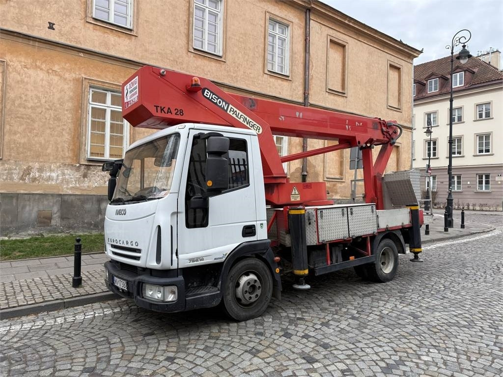 Iveco  - Nền bục trên không gắn trên xe tải: hình 1 Iveco  - Nền bục trên không gắn trên xe tải: hình 1