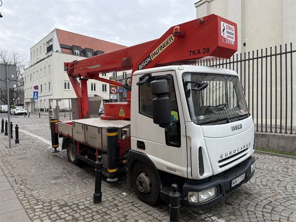 Iveco  - Nền bục trên không gắn trên xe tải: hình 2 Iveco  - Nền bục trên không gắn trên xe tải: hình 2