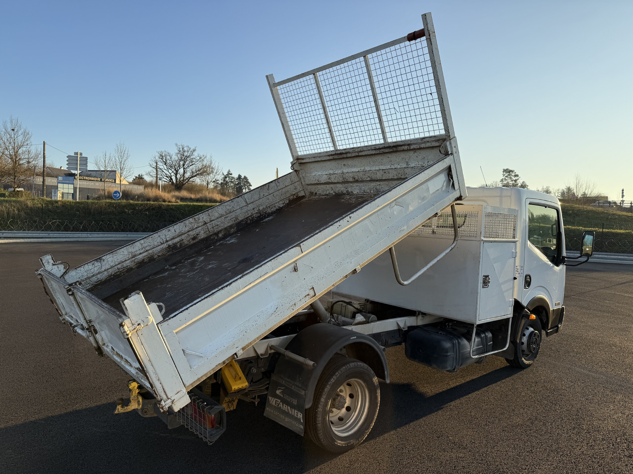 NISSAN CABSTAR 35.11 - Xe ben nhỏ: hình 3 NISSAN CABSTAR 35.11 - Xe ben nhỏ: hình 3