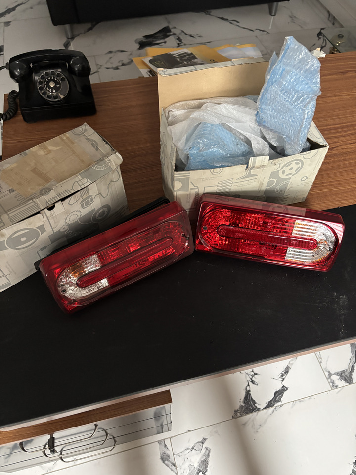 MERCEDES-BENZ G W463 G SERIES TAIL LIGHT - Đèn sau: hình 3 MERCEDES-BENZ G W463 G SERIES TAIL LIGHT - Đèn sau: hình 3