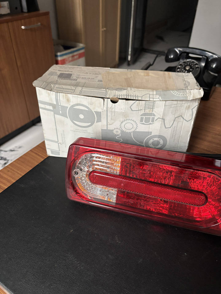 MERCEDES-BENZ G W463 G SERIES TAIL LIGHT - Đèn sau: hình 2 MERCEDES-BENZ G W463 G SERIES TAIL LIGHT - Đèn sau: hình 2