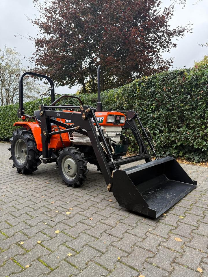 Kleintrakor Kubota B1402DT mit Frontlader ab 125 € pro Monat. - Máy cày mini: hình 2 Kleintrakor Kubota B1402DT mit Frontlader ab 125 € pro Monat. - Máy cày mini: hình 2