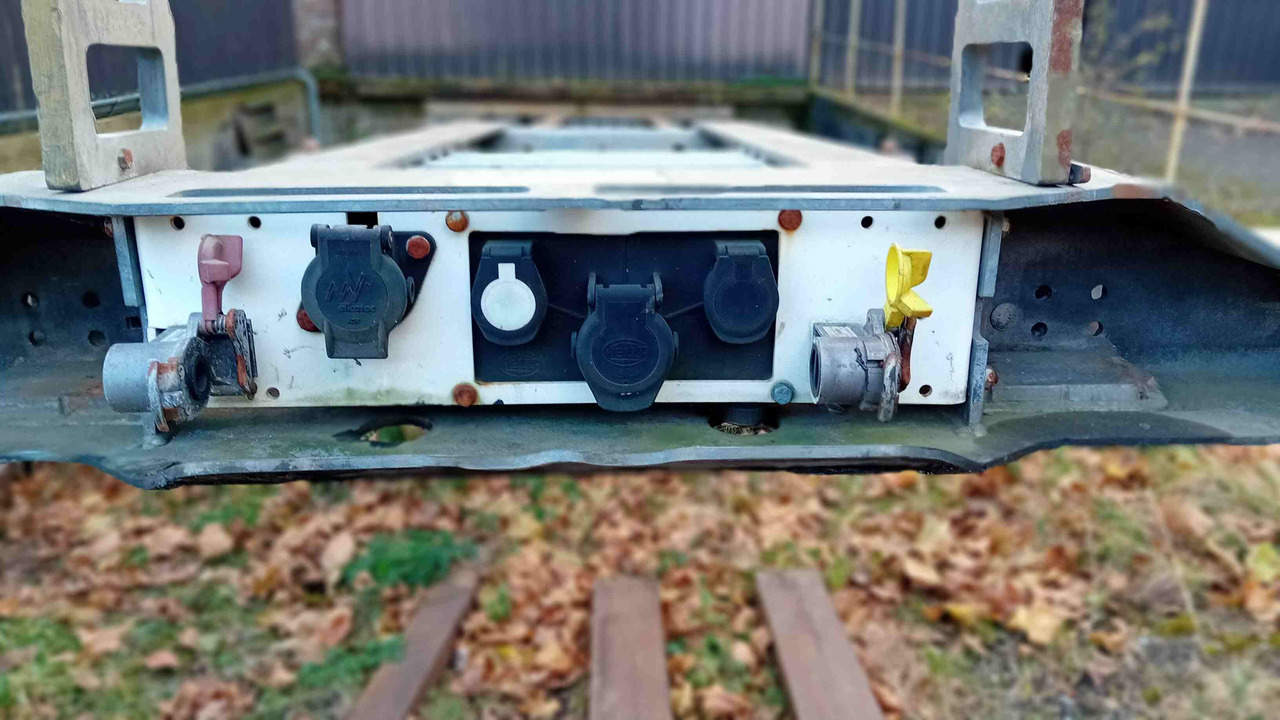 SCHMITZ CARGOBULL châssis porte-conteneur semi-remorque Os - type SGF*3 - adaptable pour conteneur 20' et 40' - Xe chở container/ Sơ mi rơ moóc hoán đổi thân: hình 5 SCHMITZ CARGOBULL châssis porte-conteneur semi-remorque Os - type SGF*3 - adaptable pour conteneur 20' et 40' - Xe chở container/ Sơ mi rơ moóc hoán đổi thân: hình 5