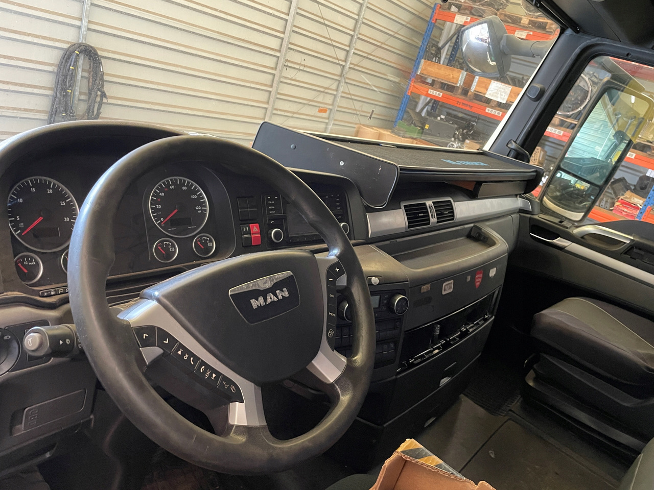 KABINA MAN TGX EURO 6 XLX BIAŁA KOLOR RAL 9010 - Cabin cho Xe tải: hình 3 KABINA MAN TGX EURO 6 XLX BIAŁA KOLOR RAL 9010 - Cabin cho Xe tải: hình 3