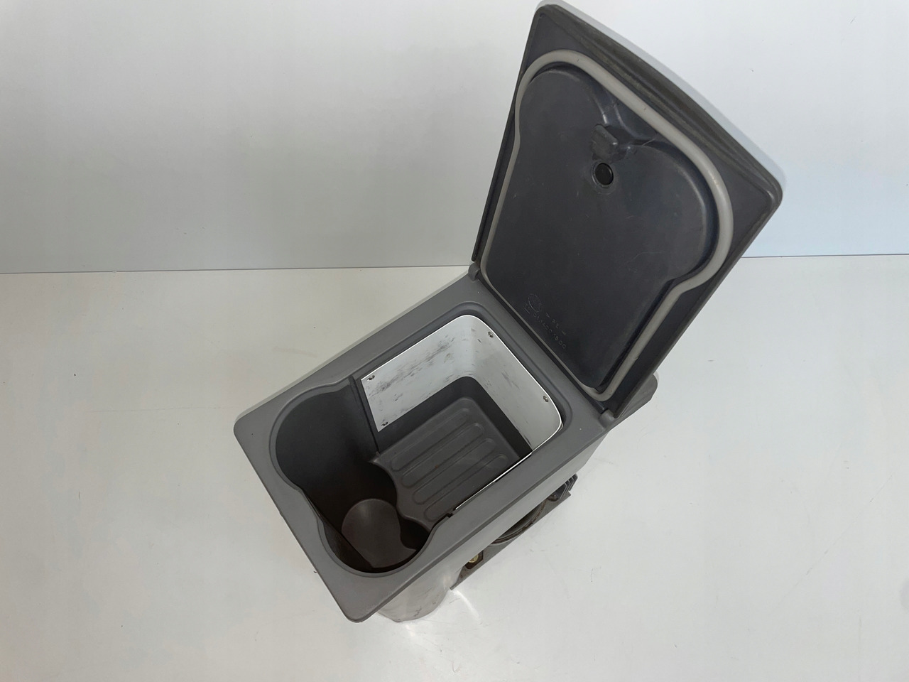 LODÓWKA CHŁODZIARKA MERCEDES ACTROS 80032324 - Cabin và nội thất cho Xe tải: hình 2 LODÓWKA CHŁODZIARKA MERCEDES ACTROS 80032324 - Cabin và nội thất cho Xe tải: hình 2