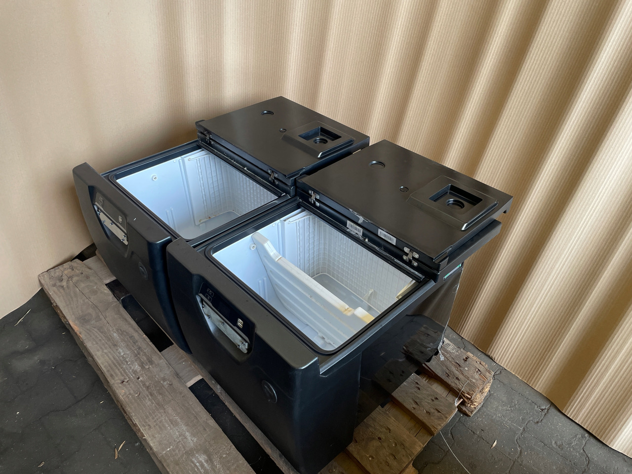 LODÓWKA IVECO S-WAY S WAY wysoka - Cabin và nội thất cho Xe tải: hình 3 LODÓWKA IVECO S-WAY S WAY wysoka - Cabin và nội thất cho Xe tải: hình 3