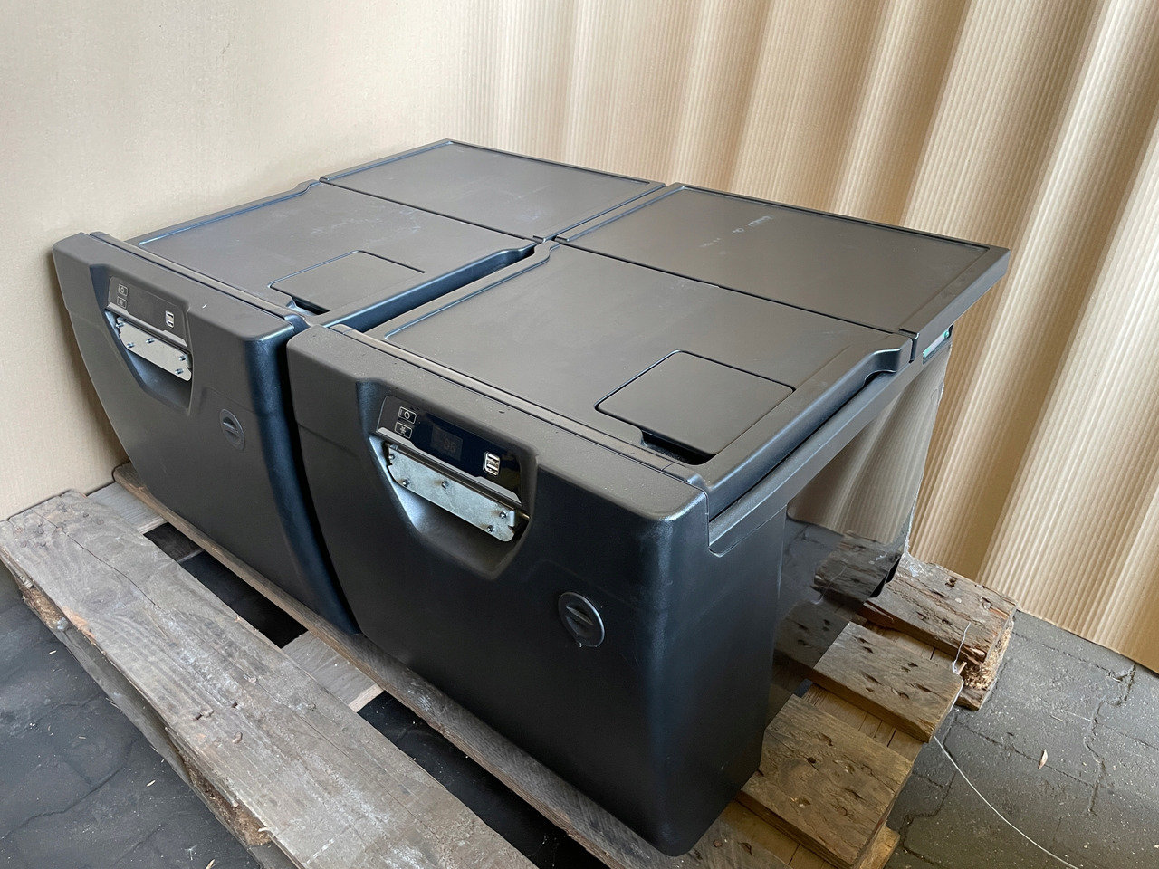 LODÓWKA IVECO S-WAY S WAY wysoka - Cabin và nội thất cho Xe tải: hình 2 LODÓWKA IVECO S-WAY S WAY wysoka - Cabin và nội thất cho Xe tải: hình 2