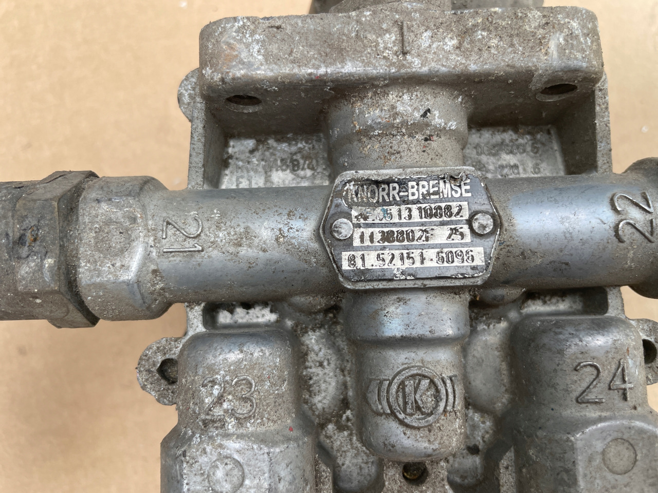 ZAWÓR CZTERODROŻNY MAN TGX TGS TGA 81521516096 - Van phanh cho Xe tải: hình 5 ZAWÓR CZTERODROŻNY MAN TGX TGS TGA 81521516096 - Van phanh cho Xe tải: hình 5