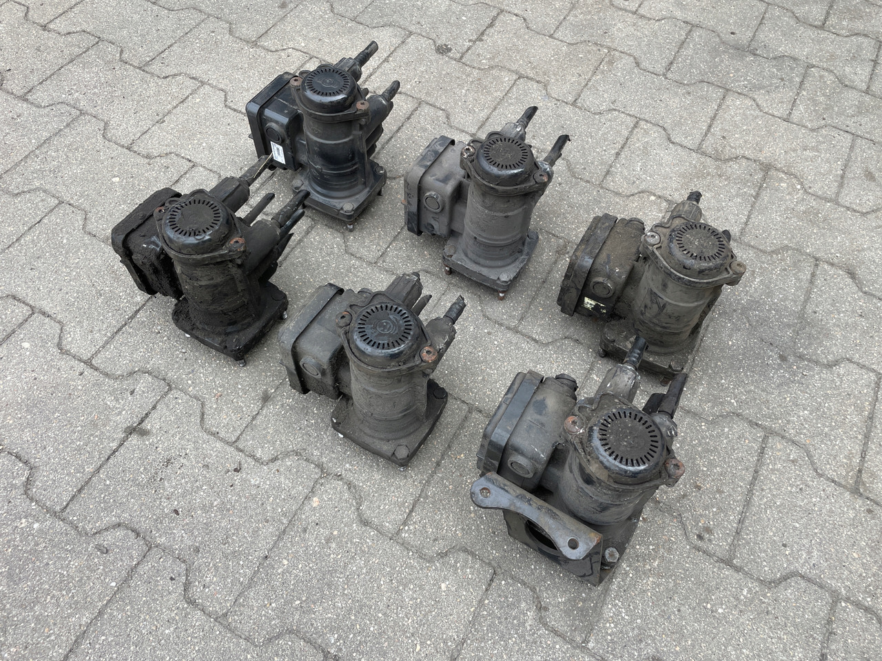 ZAWÓR EUROPA MODULATOR EBS MAN TGA TGS TGX 81523016213 - Van phanh cho Xe tải: hình 5 ZAWÓR EUROPA MODULATOR EBS MAN TGA TGS TGX 81523016213 - Van phanh cho Xe tải: hình 5