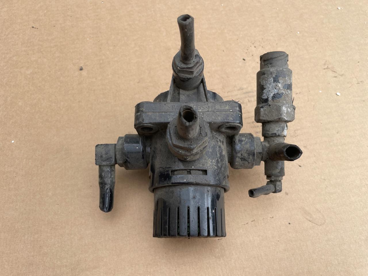 ZAWÓR HAMULCA RĘCZNEGO WABCO MAN TGX TGA TGS 81521166075 - Van phanh cho Xe tải: hình 4 ZAWÓR HAMULCA RĘCZNEGO WABCO MAN TGX TGA TGS 81521166075 - Van phanh cho Xe tải: hình 4