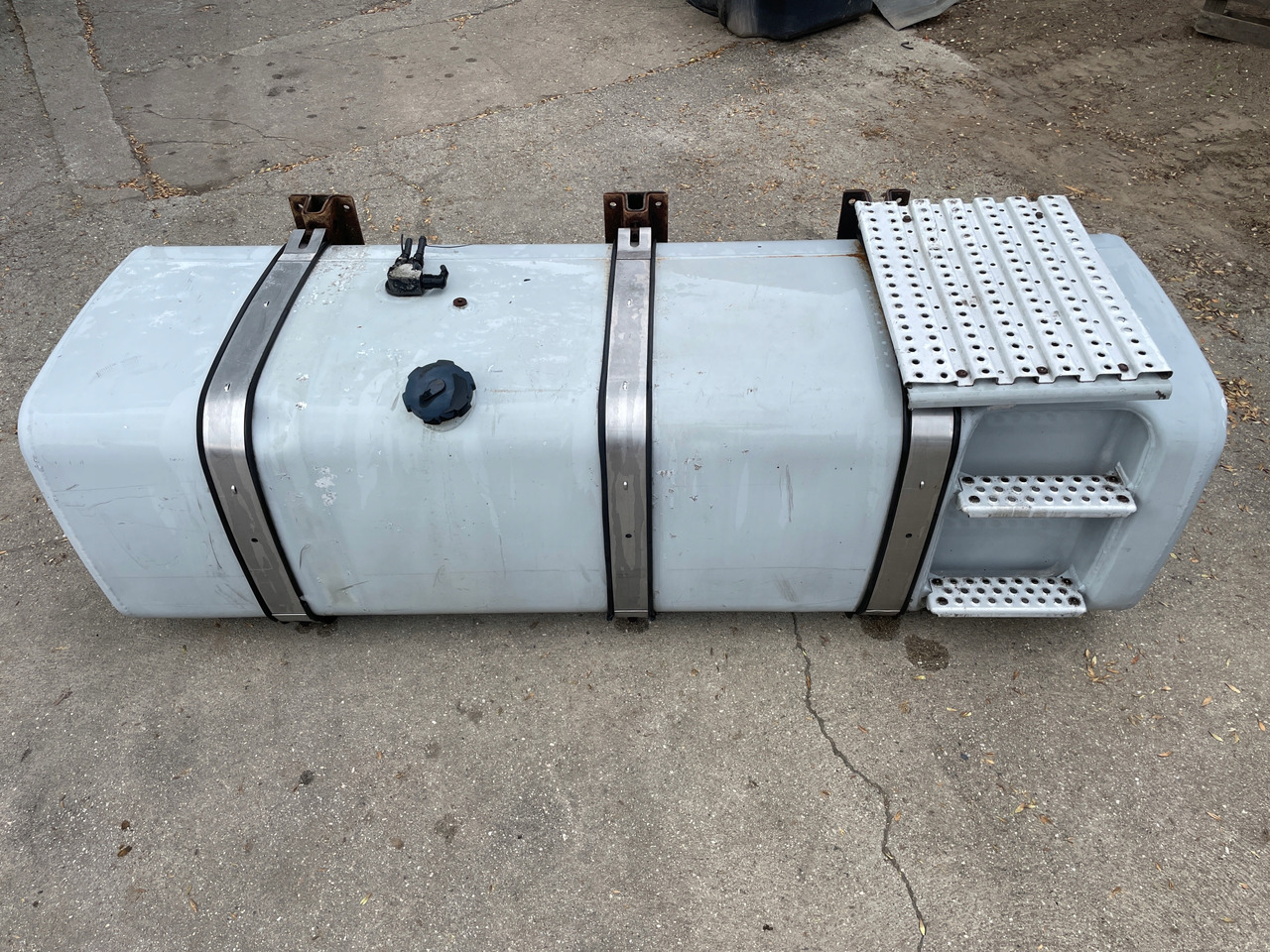 ZBIORNIK PALIWA 780 L MAN TGA TGX TGS 81122015670 - Bình nhiên liệu cho Xe tải: hình 1 ZBIORNIK PALIWA 780 L MAN TGA TGX TGS 81122015670 - Bình nhiên liệu cho Xe tải: hình 1