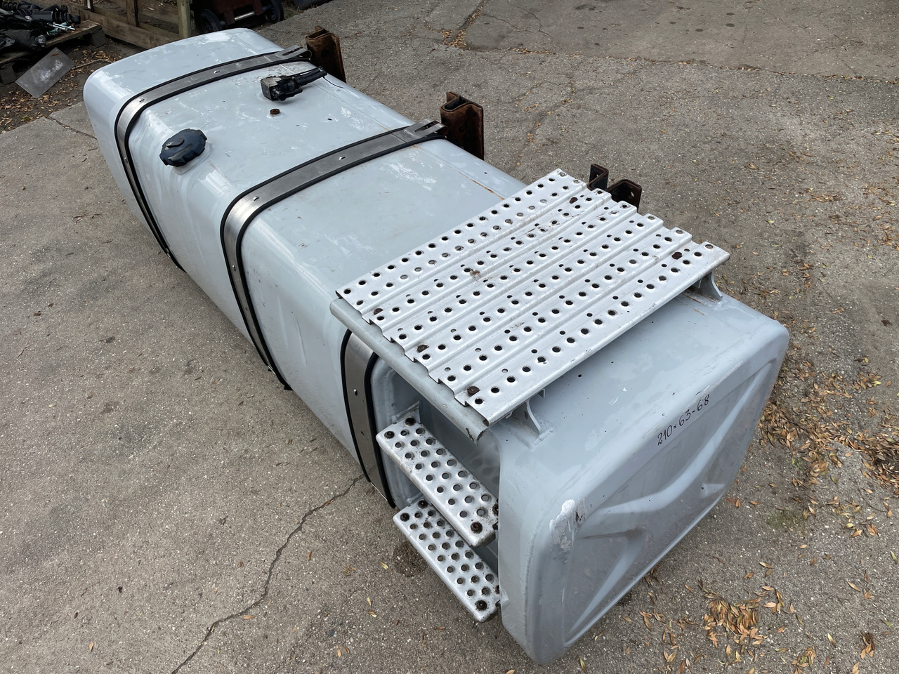 ZBIORNIK PALIWA 780 L MAN TGA TGX TGS 81122015670 - Bình nhiên liệu cho Xe tải: hình 3 ZBIORNIK PALIWA 780 L MAN TGA TGX TGS 81122015670 - Bình nhiên liệu cho Xe tải: hình 3