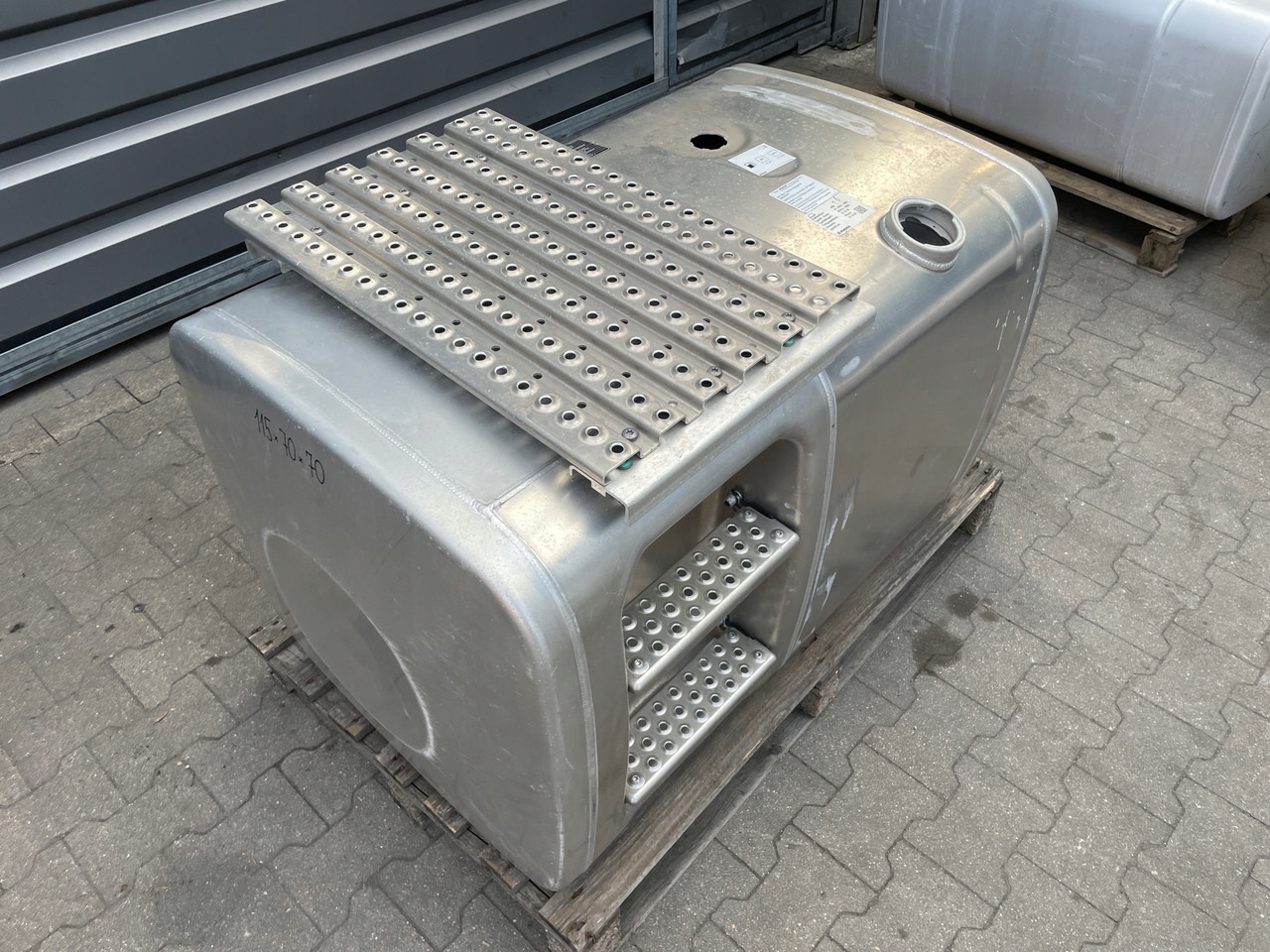 ZBIORNIK PALIWA MAN TGA TGX TGS 460 L 81122016831 - Bình nhiên liệu cho Xe tải: hình 2 ZBIORNIK PALIWA MAN TGA TGX TGS 460 L 81122016831 - Bình nhiên liệu cho Xe tải: hình 2