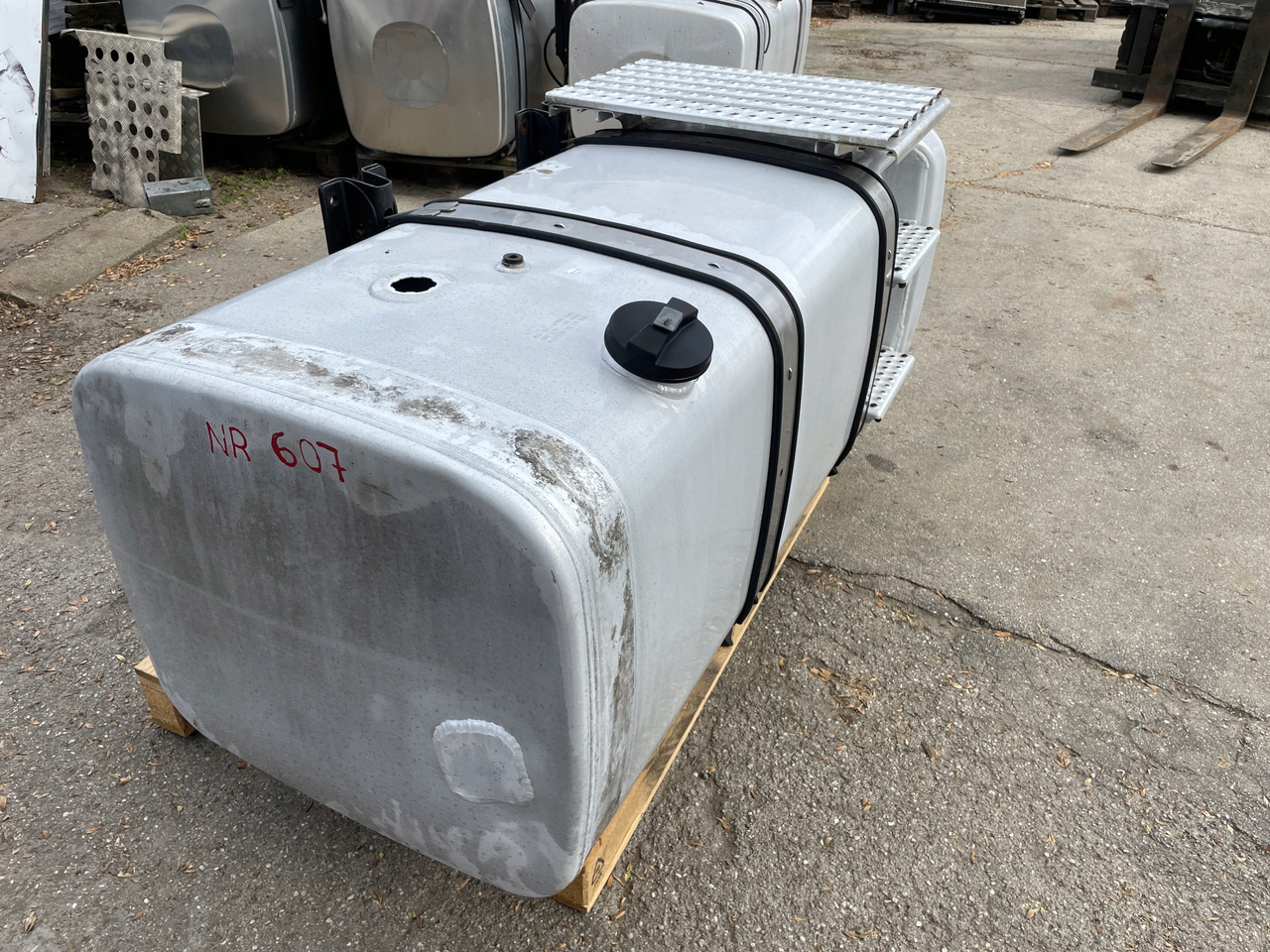 ZBIORNIK PALIWA MAN TGX TGS TGA 590 L 81122015663 - Bình nhiên liệu cho Xe tải: hình 2 ZBIORNIK PALIWA MAN TGX TGS TGA 590 L 81122015663 - Bình nhiên liệu cho Xe tải: hình 2