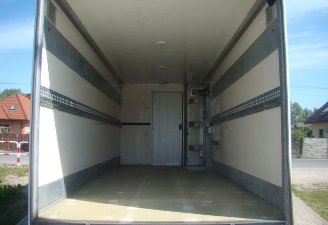 Xe tải hộp Iveco DAILY 70 C 18 3.0TDI 5.45M WINDA 1000KG: hình 9 Xe tải hộp Iveco DAILY 70 C 18 3.0TDI 5.45M WINDA 1000KG: hình 9