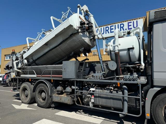 Mercedes Actros 2636 - Xe tải chân không: hình 4 Mercedes Actros 2636 - Xe tải chân không: hình 4