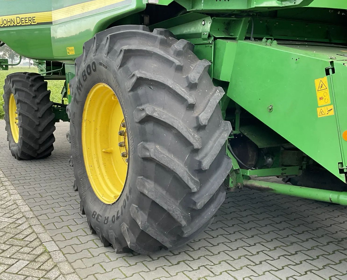 John Deere T560 - Máy gặt đập: hình 5 John Deere T560 - Máy gặt đập: hình 5
