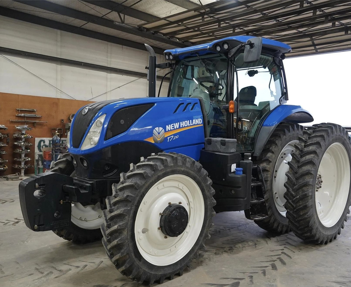 NEW HOLLAND T7.210 - Máy cày: hình 1 NEW HOLLAND T7.210 - Máy cày: hình 1