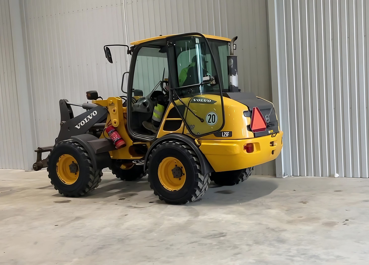 Volvo L 25 - Máy xúc lật bánh lốp: hình 1 Volvo L 25 - Máy xúc lật bánh lốp: hình 1