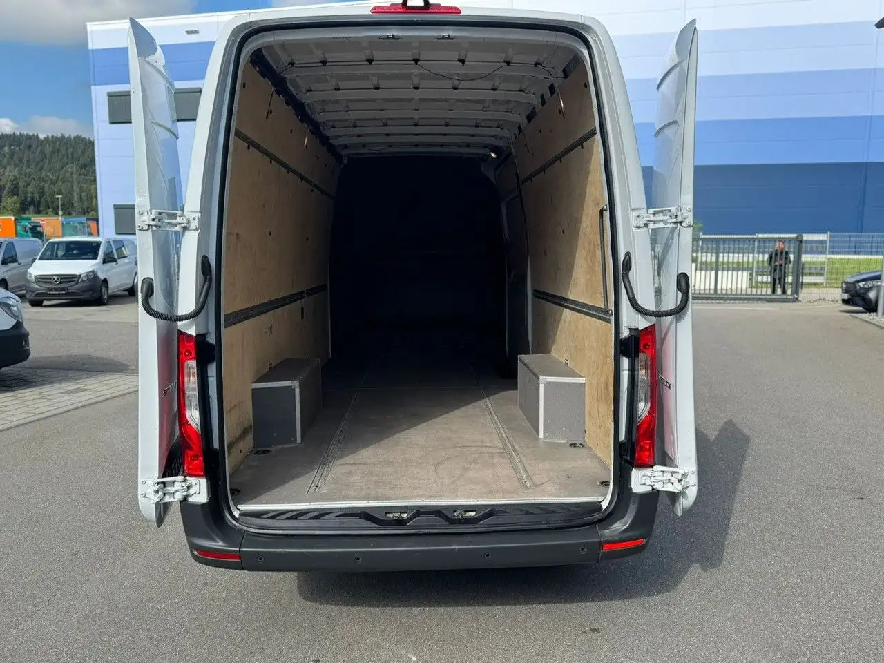 Xe van chở hàng mới Mercedes-Benz Sprinter 316 CDI Maxi Lang Klima MBUX: hình 14 Xe van chở hàng mới Mercedes-Benz Sprinter 316 CDI Maxi Lang Klima MBUX: hình 14