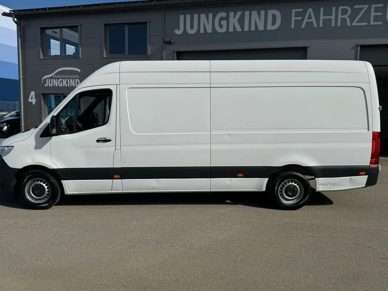 Mercedes-Benz Sprinter 316 CDI Maxi Lang Klima MBUX - Xe van chở hàng: hình 3 Mercedes-Benz Sprinter 316 CDI Maxi Lang Klima MBUX - Xe van chở hàng: hình 3