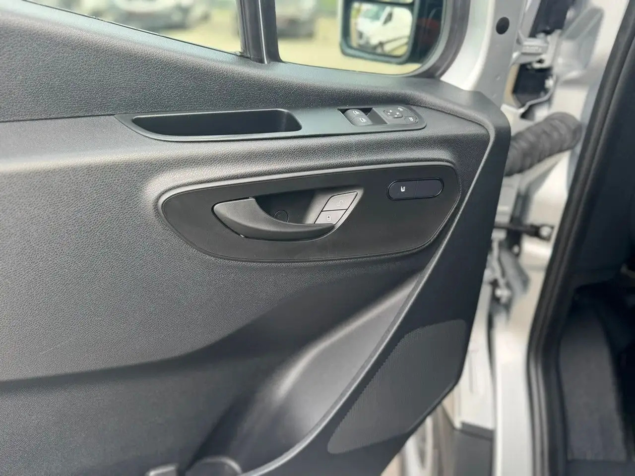 Mercedes-Benz Sprinter 317 CDI Flach Lang Silber Klima MBUX - Xe van chở hàng: hình 5 Mercedes-Benz Sprinter 317 CDI Flach Lang Silber Klima MBUX - Xe van chở hàng: hình 5