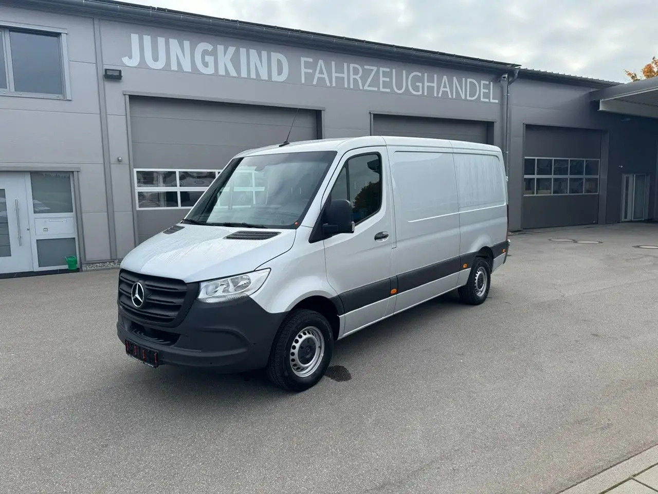 Mercedes-Benz Sprinter 317 CDI Flach Lang Silber Klima MBUX - Xe van chở hàng: hình 1 Mercedes-Benz Sprinter 317 CDI Flach Lang Silber Klima MBUX - Xe van chở hàng: hình 1