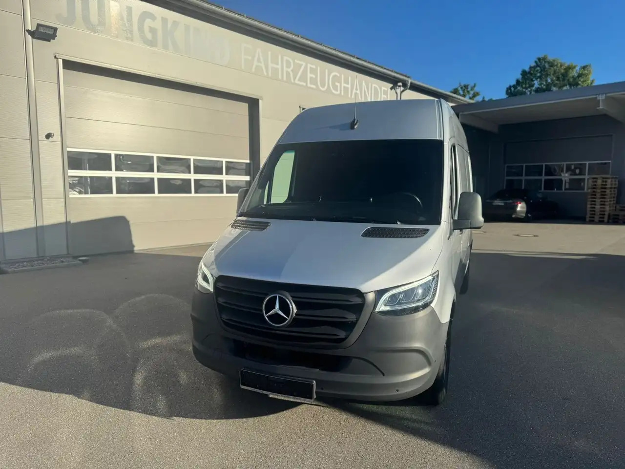 Mercedes-Benz Sprinter 317 CDI Lang Hoch Klima MBUX Silber LED - Xe van chở hàng: hình 3 Mercedes-Benz Sprinter 317 CDI Lang Hoch Klima MBUX Silber LED - Xe van chở hàng: hình 3