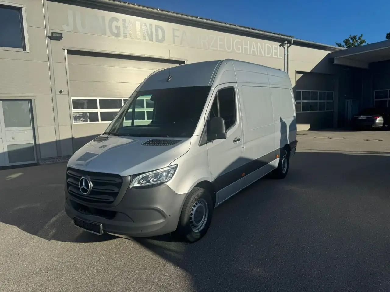 Mercedes-Benz Sprinter 317 CDI Lang Hoch Klima MBUX Silber LED - Xe van chở hàng: hình 2 Mercedes-Benz Sprinter 317 CDI Lang Hoch Klima MBUX Silber LED - Xe van chở hàng: hình 2