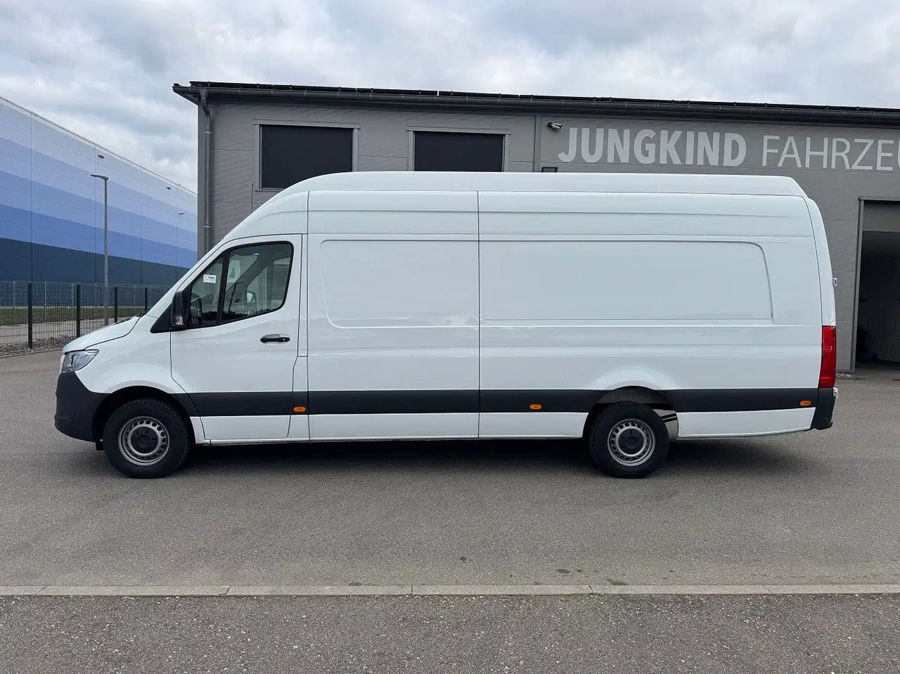 Mercedes-Benz Sprinter 317 CDI Maxi Lang Extralang XXL MBUX - Xe van chở hàng: hình 3 Mercedes-Benz Sprinter 317 CDI Maxi Lang Extralang XXL MBUX - Xe van chở hàng: hình 3