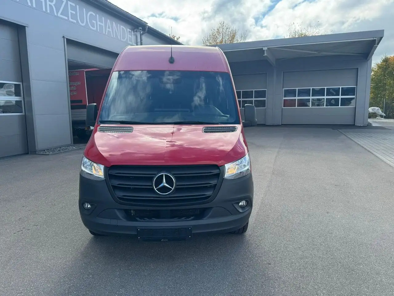 Mercedes-Benz Sprinter 317 CDI Maxi Lang Mixto AHK 3,5t MBUX - Xe van chở hàng: hình 2 Mercedes-Benz Sprinter 317 CDI Maxi Lang Mixto AHK 3,5t MBUX - Xe van chở hàng: hình 2