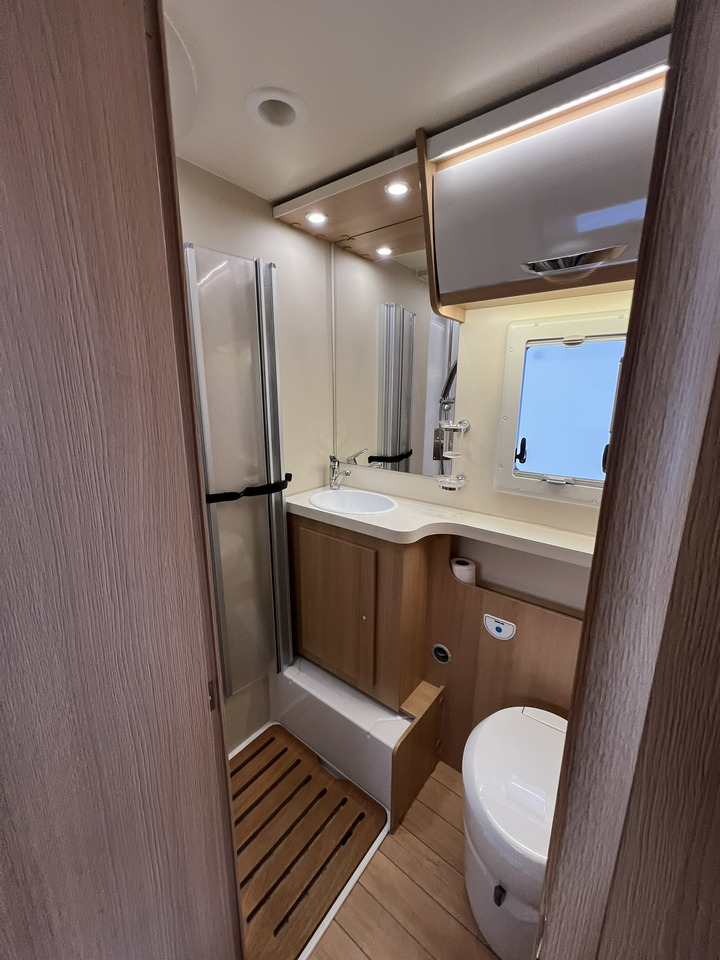 FORSTER T 699 EB Hubbett - Markise - Fahrradtr. - Xe cắm trại bán tích hợp: hình 5 FORSTER T 699 EB Hubbett - Markise - Fahrradtr. - Xe cắm trại bán tích hợp: hình 5