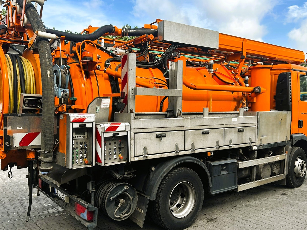 MAN TGM 15.240 - Xe tải chân không: hình 4 MAN TGM 15.240 - Xe tải chân không: hình 4