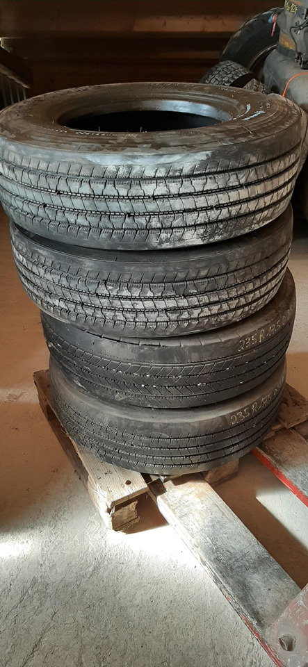 Gebrauchte FireStone FS 400 Reifen ohne Felgen, 235 / 75 R17,5 Artikel - Nr. : 81.99999 - 9999 - Lốp cho Xe tải: hình 4 Gebrauchte FireStone FS 400 Reifen ohne Felgen, 235 / 75 R17,5 Artikel - Nr. : 81.99999 - 9999 - Lốp cho Xe tải: hình 4