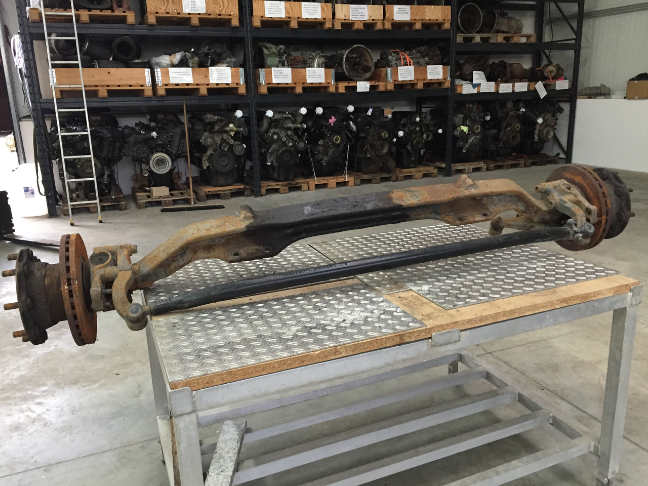 Gebrauchte Hinterachse MAN TGA 26.440, Typ : VOK - 08 - 01, Artikel - Nr. : 81.44001 - 7045 - Trục sau cho Xe tải: hình 1 Gebrauchte Hinterachse MAN TGA 26.440, Typ : VOK - 08 - 01, Artikel - Nr. : 81.44001 - 7045 - Trục sau cho Xe tải: hình 1