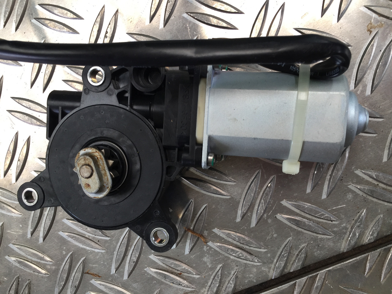 Neuwertiger MAN TGA Elektrischer Fensterheber Motor, Artikel - Nr. : 81.28601 - 6143 - Động cơ nâng cửa sổ cho Xe tải: hình 4 Neuwertiger MAN TGA Elektrischer Fensterheber Motor, Artikel - Nr. : 81.28601 - 6143 - Động cơ nâng cửa sổ cho Xe tải: hình 4