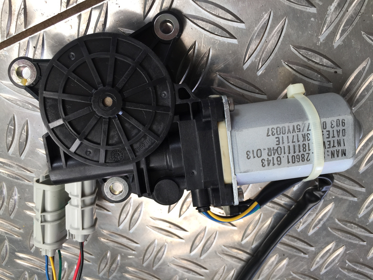 Neuwertiger MAN TGA Elektrischer Fensterheber Motor, Artikel - Nr. : 81.28601 - 6143 - Động cơ nâng cửa sổ cho Xe tải: hình 5 Neuwertiger MAN TGA Elektrischer Fensterheber Motor, Artikel - Nr. : 81.28601 - 6143 - Động cơ nâng cửa sổ cho Xe tải: hình 5