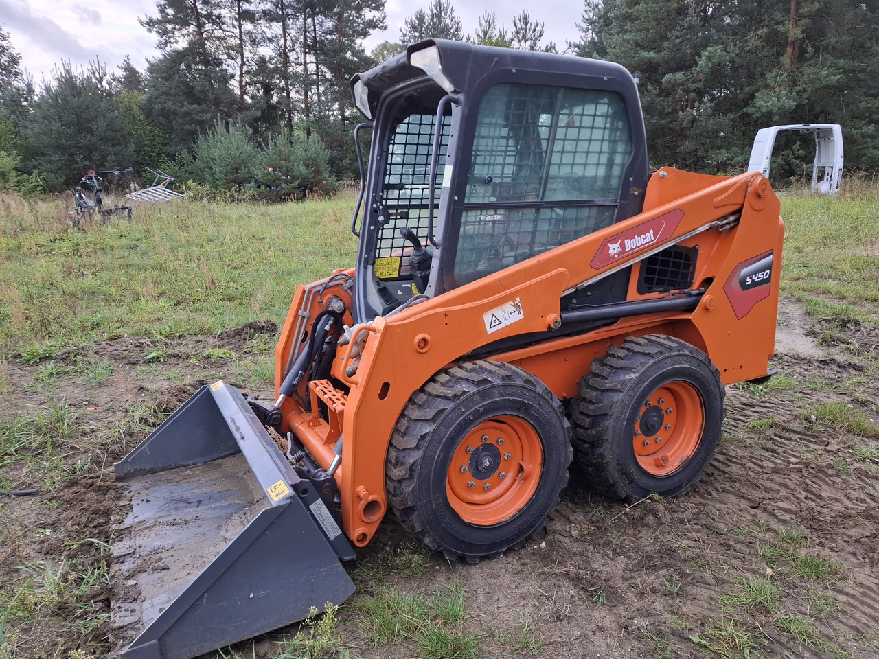 BOBCAT S450 - Máy xúc lật đa năng: hình 5 BOBCAT S450 - Máy xúc lật đa năng: hình 5