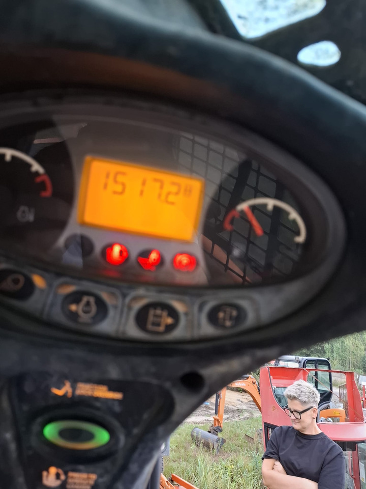 BOBCAT S450 - Máy xúc lật đa năng: hình 4 BOBCAT S450 - Máy xúc lật đa năng: hình 4