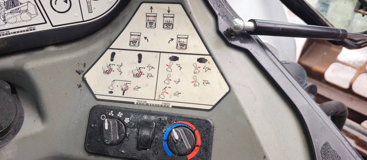 BOBCAT S570 - Máy xúc lật đa năng: hình 5 BOBCAT S570 - Máy xúc lật đa năng: hình 5