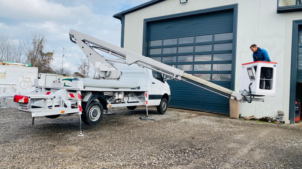 MERCEDES SPRINTER - Nền bục trên không gắn trên xe tải: hình 2 MERCEDES SPRINTER - Nền bục trên không gắn trên xe tải: hình 2