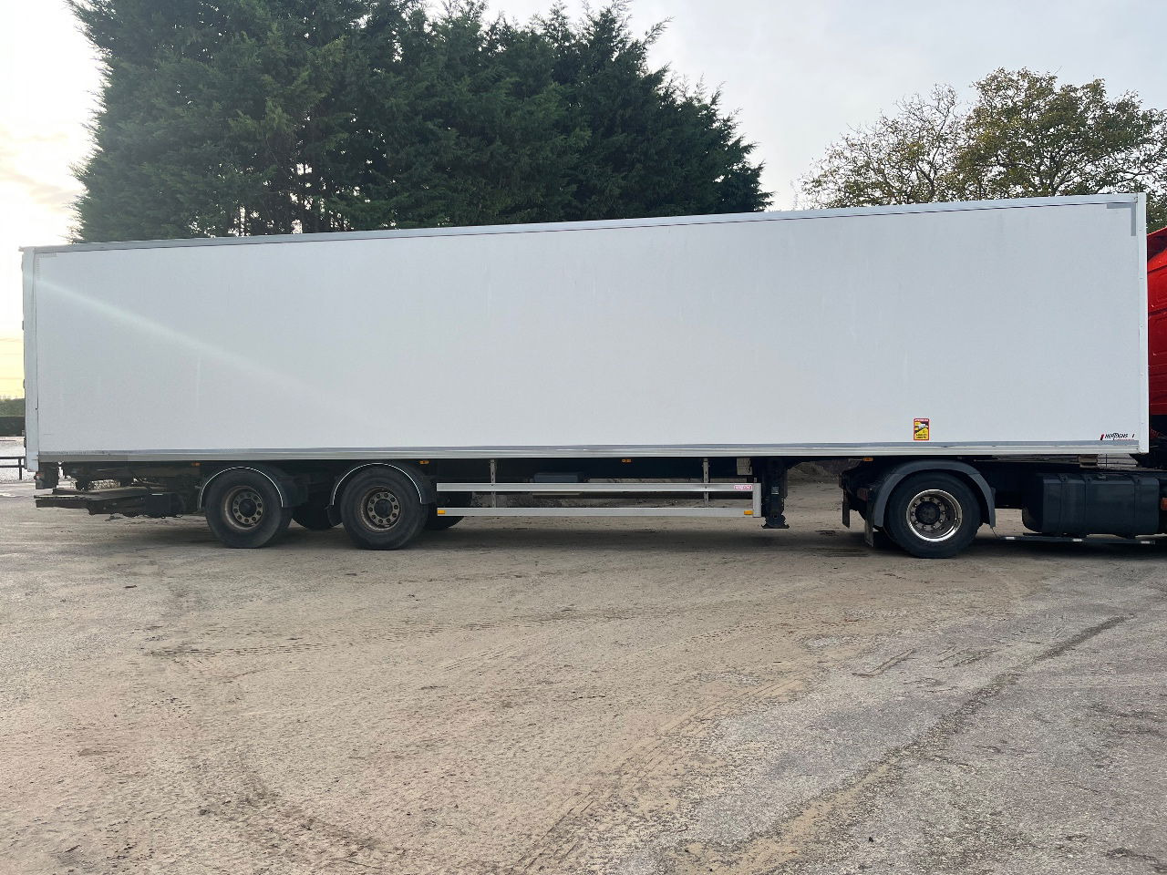 LAG 0-2-33 - Sơ mi rơ moóc hộp kín: hình 2 LAG 0-2-33 - Sơ mi rơ moóc hộp kín: hình 2