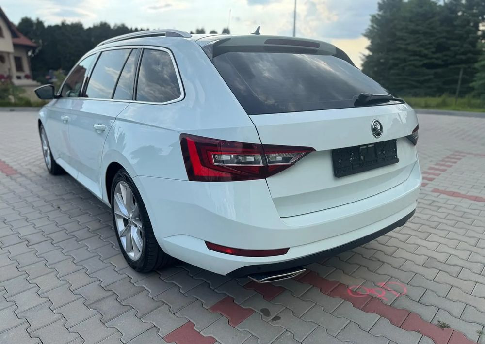 Xe wagon Skoda Superb 2.0 TSI 4x4 Sportline DSG: hình 6 Xe wagon Skoda Superb 2.0 TSI 4x4 Sportline DSG: hình 6