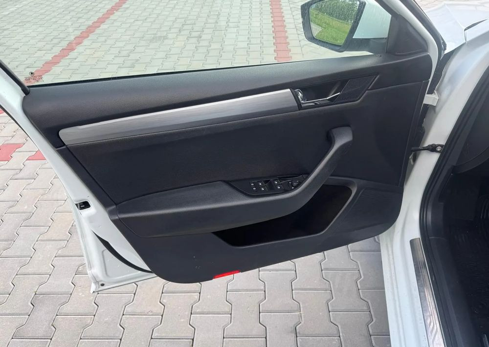 Xe wagon Skoda Superb 2.0 TSI 4x4 Sportline DSG: hình 12 Xe wagon Skoda Superb 2.0 TSI 4x4 Sportline DSG: hình 12