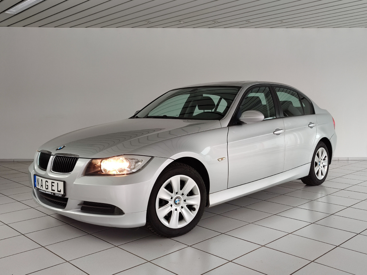 BMW 320i Audiosystem Professional, Automatik, PDC, Licht-Paket - Sedan: hình 1 BMW 320i Audiosystem Professional, Automatik, PDC, Licht-Paket - Sedan: hình 1