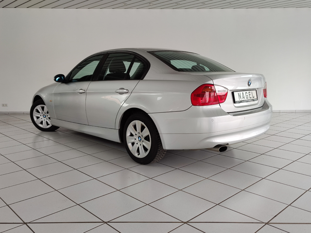 BMW 320i Audiosystem Professional, Automatik, PDC, Licht-Paket - Sedan: hình 3 BMW 320i Audiosystem Professional, Automatik, PDC, Licht-Paket - Sedan: hình 3