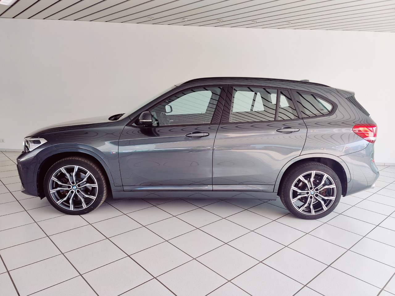 BMW X1 xDrive 20 d M Sport Navi Ambiente PDC SHZ Apple Android - SUV: hình 5 BMW X1 xDrive 20 d M Sport Navi Ambiente PDC SHZ Apple Android - SUV: hình 5