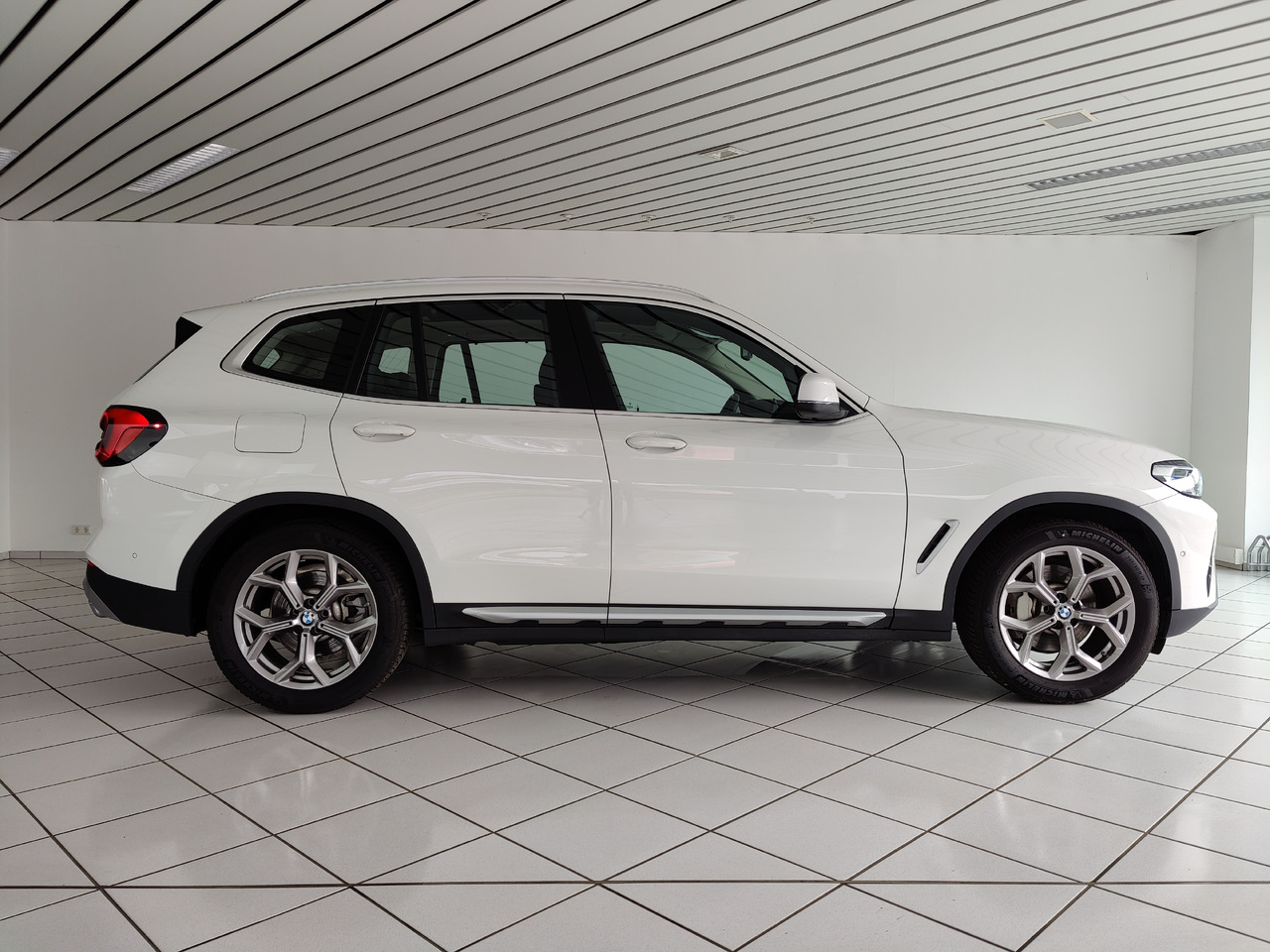 BMW X3 xDrive 30 i Live-Cockpit DAB Leder HiFi Headup - SUV: hình 5 BMW X3 xDrive 30 i Live-Cockpit DAB Leder HiFi Headup - SUV: hình 5