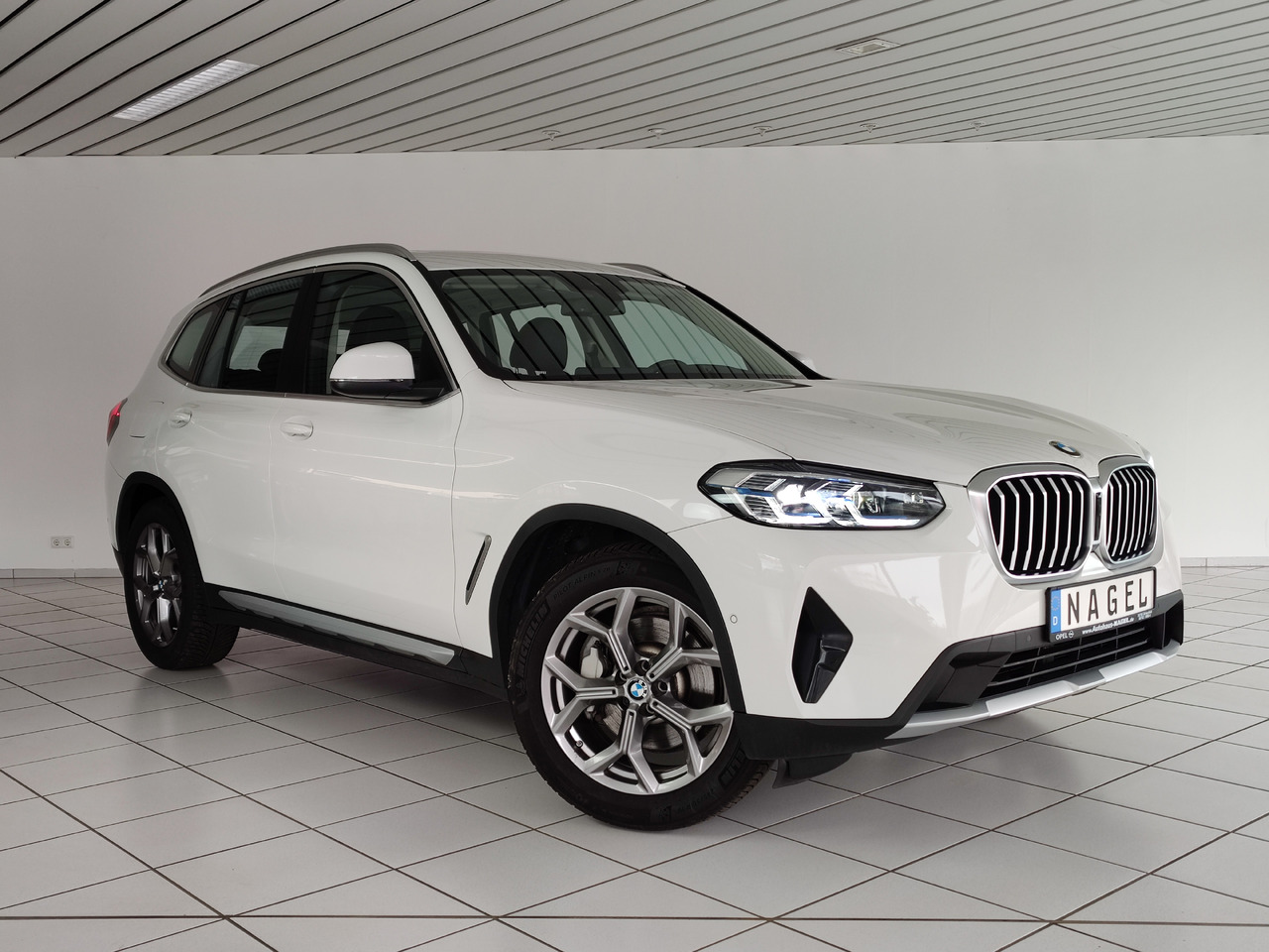 BMW X3 xDrive 30 i Live-Cockpit DAB Leder HiFi Headup - SUV: hình 3 BMW X3 xDrive 30 i Live-Cockpit DAB Leder HiFi Headup - SUV: hình 3